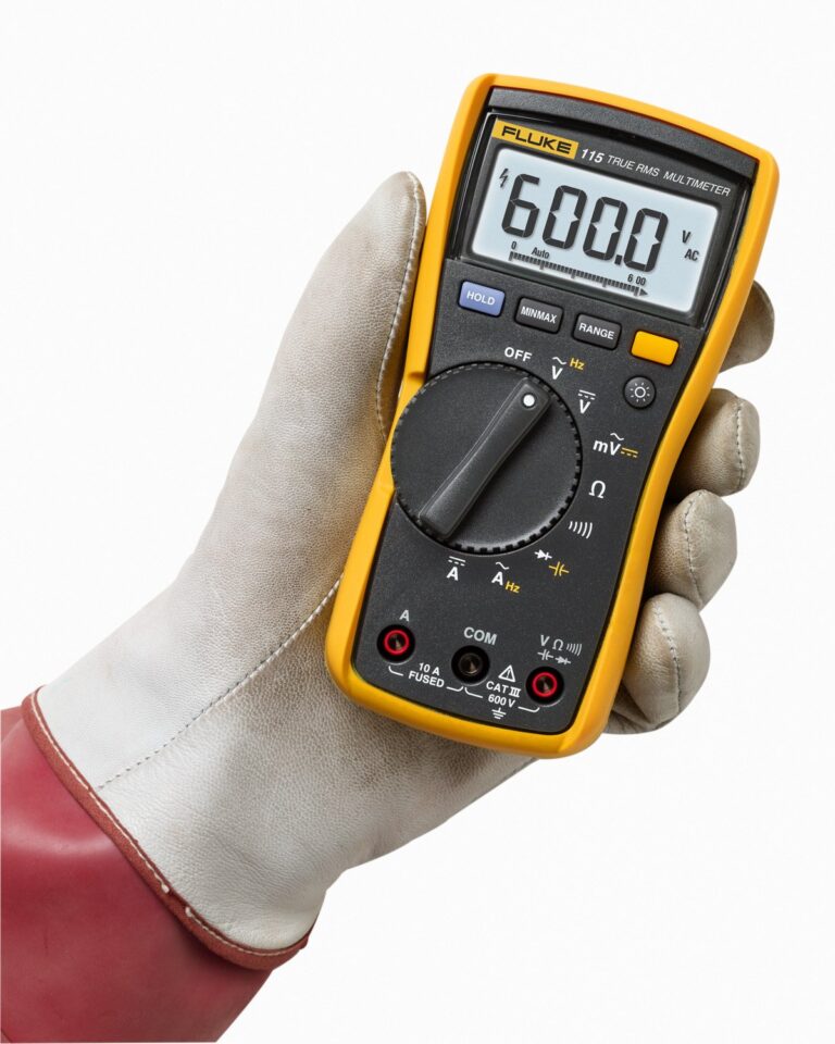 Fluke 115 Digital Multimeter, Measures AC/DC Voltage To 600 V & Current to 10 A, Measures Resistance, Continuity, Frequency & Capacitance, Includes Battery, Holster & 4mm PVC-Insulated Test Lead - Image 6